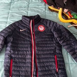 Nike USA OLYMPIC AEROLOFT PUFFER LARGE